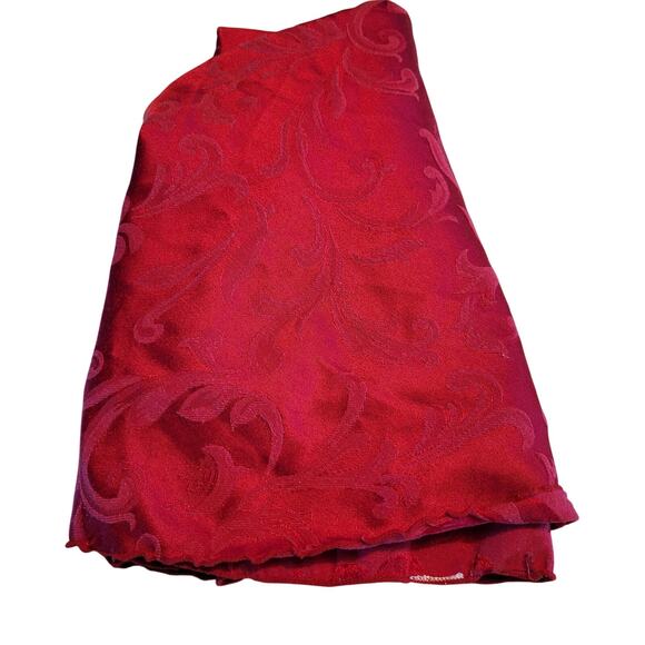Red Damask Round Tablecloth 70" Floral Scroll Pattern Elegant Dining Décor - Picture 4 of 11